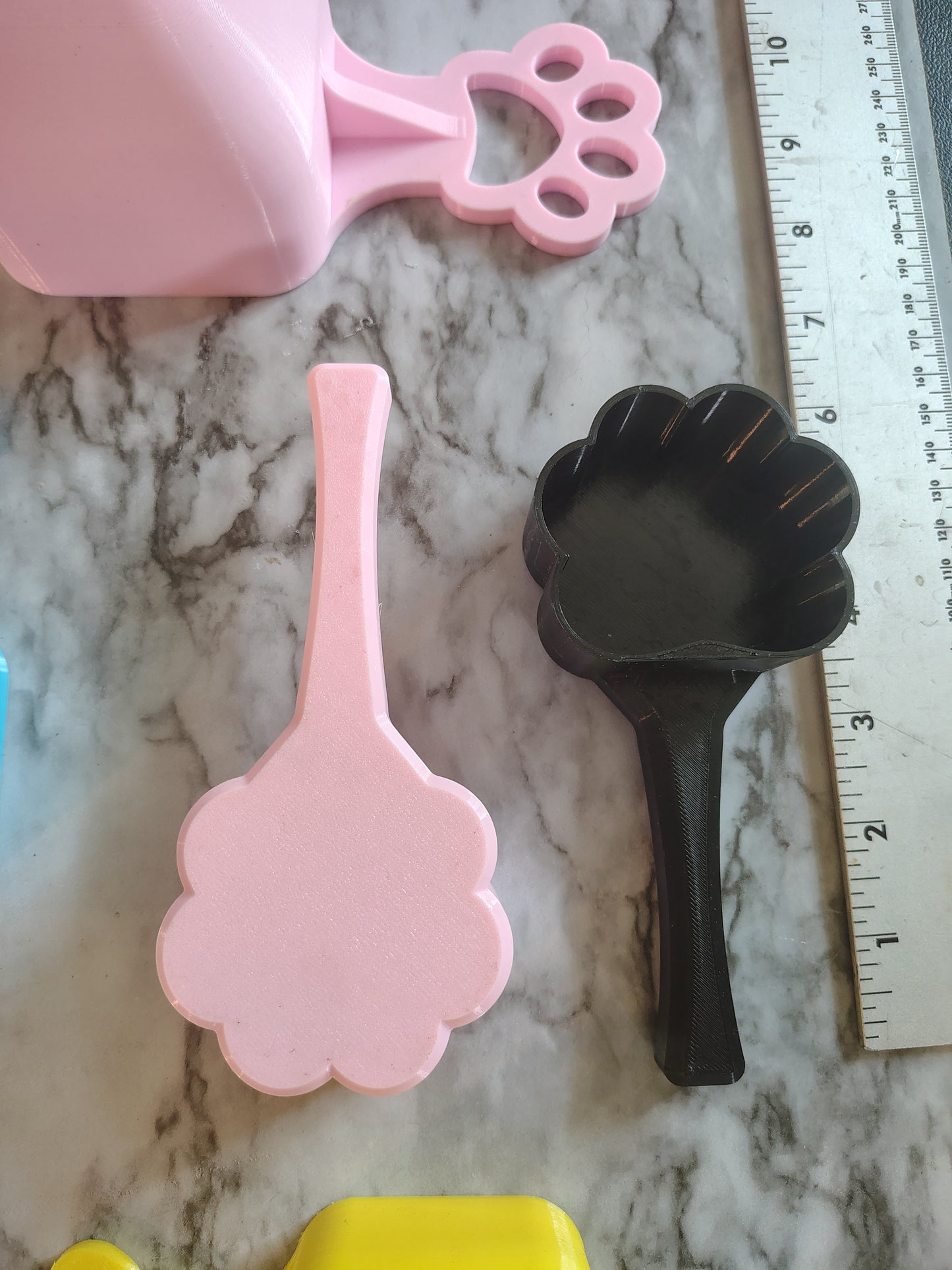 Dog food scoop cup shaped like a dog Paul feeder scoop one cup pink and black