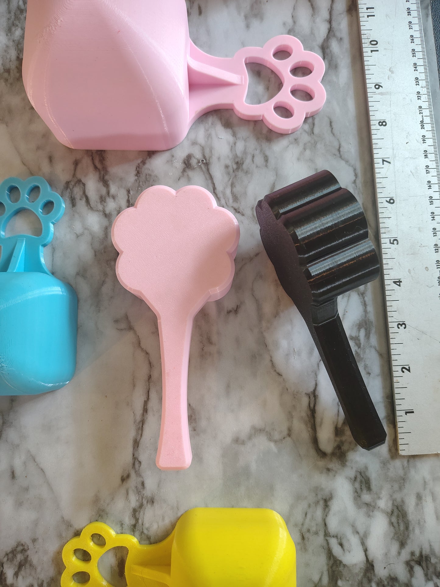 Dog food scoop cup shaped like a dog Paul feeder scoop one cup pink and black