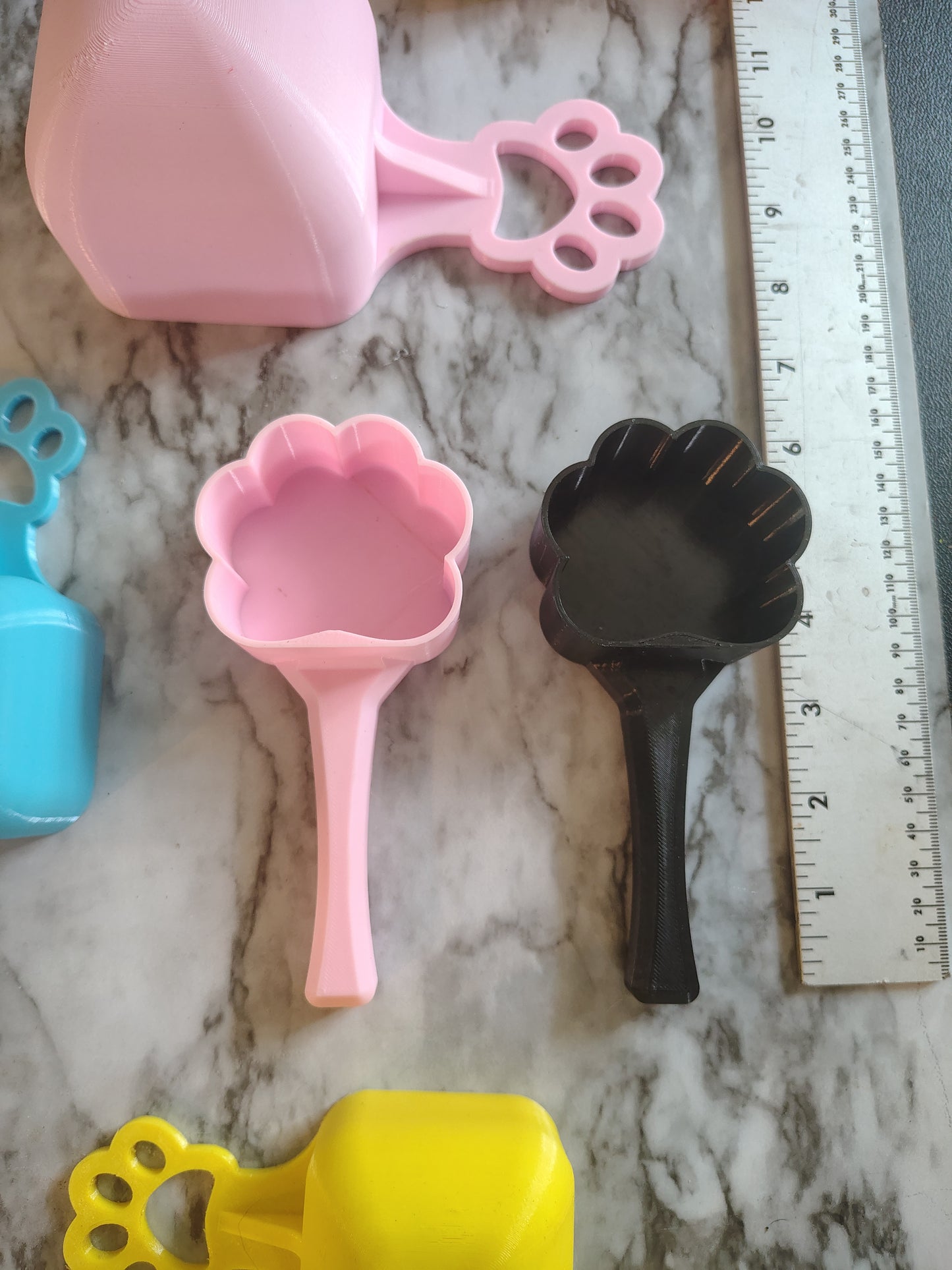 Dog food scoop cup shaped like a dog Paul feeder scoop one cup pink and black